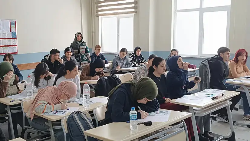 Patnos'ta lise öğrencileri kış tatilini dersle değerlendirdi