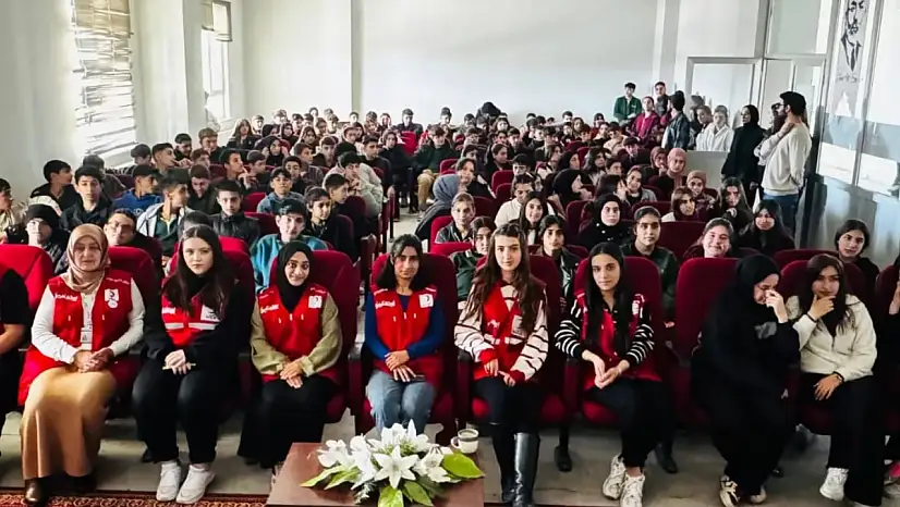 Patnos'ta liseli gençlere kızılay haftası bilinci anlatıldı