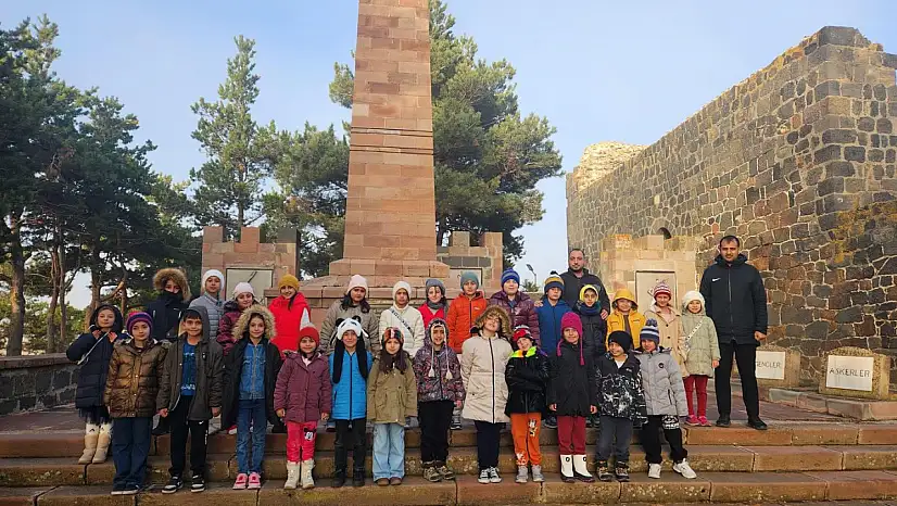 Pazaryolu Öğrencileri, 'Tarihin İzinde Ecdada Vefa' Projesi Kapsamında Erzurum'da Etkinliklerde Bulundu