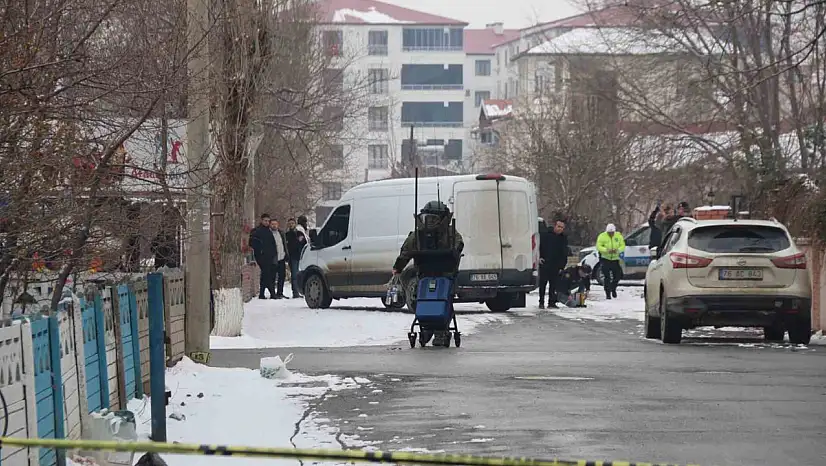 Polis alarma geçti: Sahipsiz çanta fünye ile patlatıldı