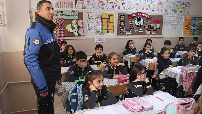 Polis Amca İlkokulu'nda Öğrencilere Güvenlik Eğitimi