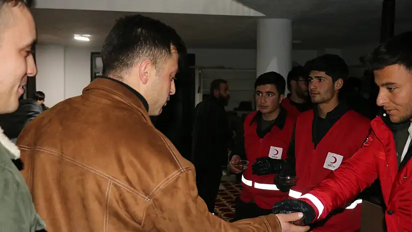 Regaip Kandili'nde Kızılay Diyadin'den lokma ikramı