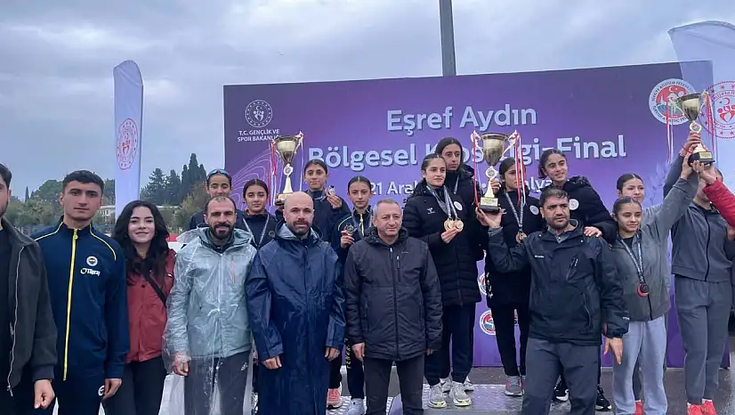 Şampiyon Atletler Erzurum'da Ödüllendirildi