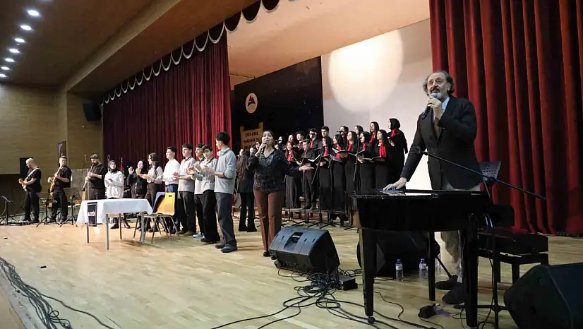 Sanatın dili Ağrı'da öğrencilerle konuştu