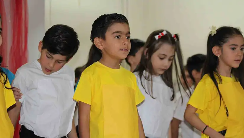Sarıkamış'ta öğrenciler Cumhuriyet Bayramı etkinlikleriyle yeteneklerini sergiledi