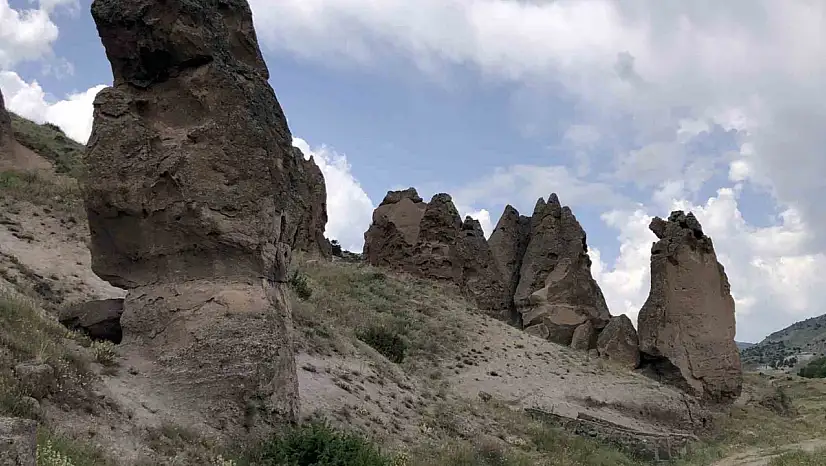 Sarıkamış'taki 'peri bacaları', ziyaretçilerini büyülemeye devam ediyor