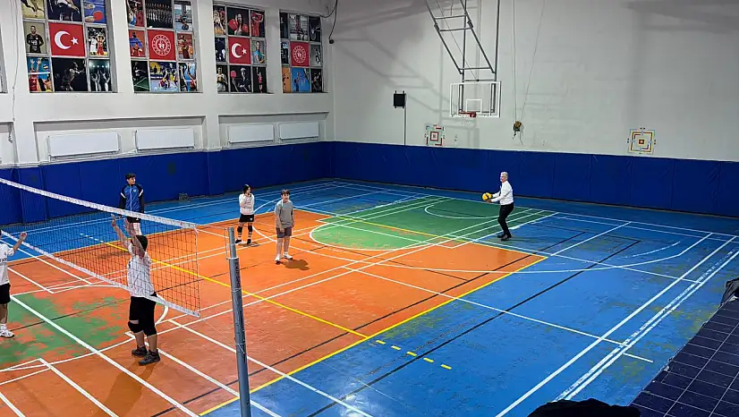 Şehir Spor Salonu'nda Voleybol Antrenmanına Ziyaret