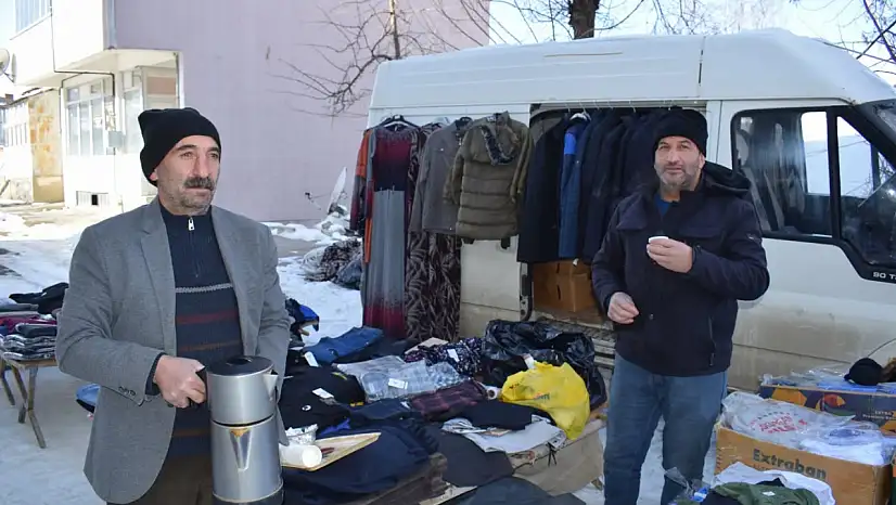 Şenkaya Belediyesi'nden Pazarcı Esnafına Sıcak Çay İkramı