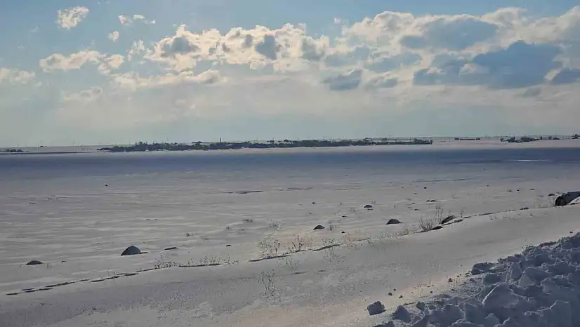 Sert kış Arin Gölü'nü dondurdu