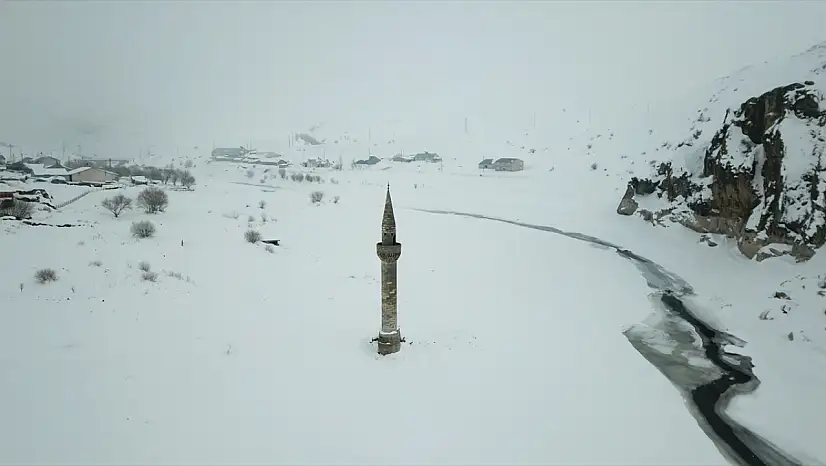 Sis ve buz Yazıcı Barajı'nı sardı