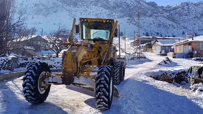 Söğütler Mahallesi'nde Kar Temizleme Çalışması Yapıldı