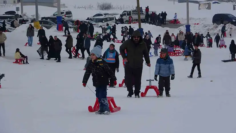Sömestrin son günlerinde Van'da kayak yoğunluğu