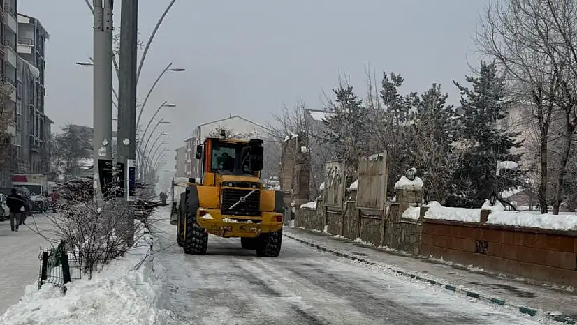 Taşlıçay'da karla mücadele çalışmaları hızlandı