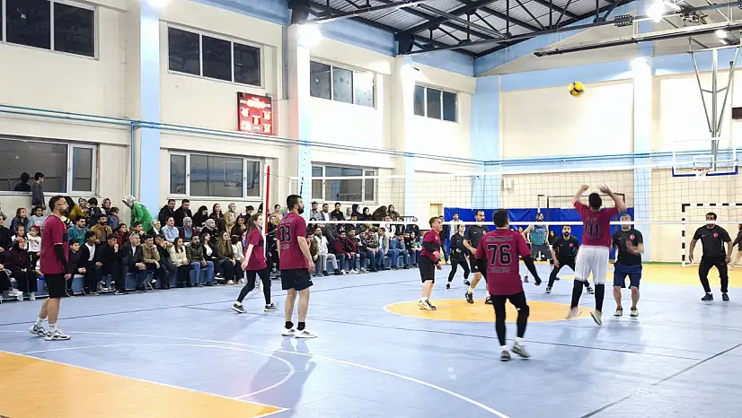 Taşlıçay'da kurumlar arası voleybol turnuvası tamamlandı