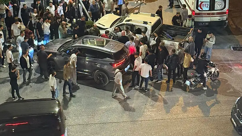 Tatvan'da iki araç çarpıştı: 5 kişi yaralandı