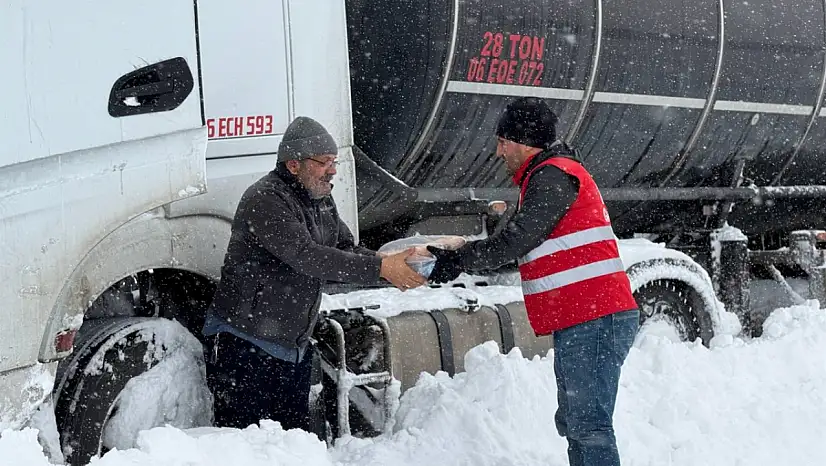 Tendürek Geçidi'nde ulaşım yeniden açıldı