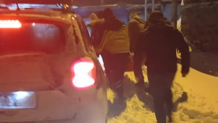Tetirkoç Mezrası'nda Acil Yol Açma Çalışması: Ambulans Hastaya Ulaştı