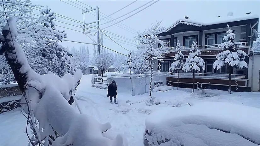 Türkiye'nin doğusunda beyaz örtü kalınlaşıyor