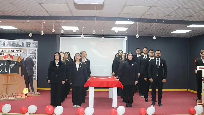 Tutak'ta 24 Kasım programında aday öğretmenlerin yemin töreni dikkat çekti