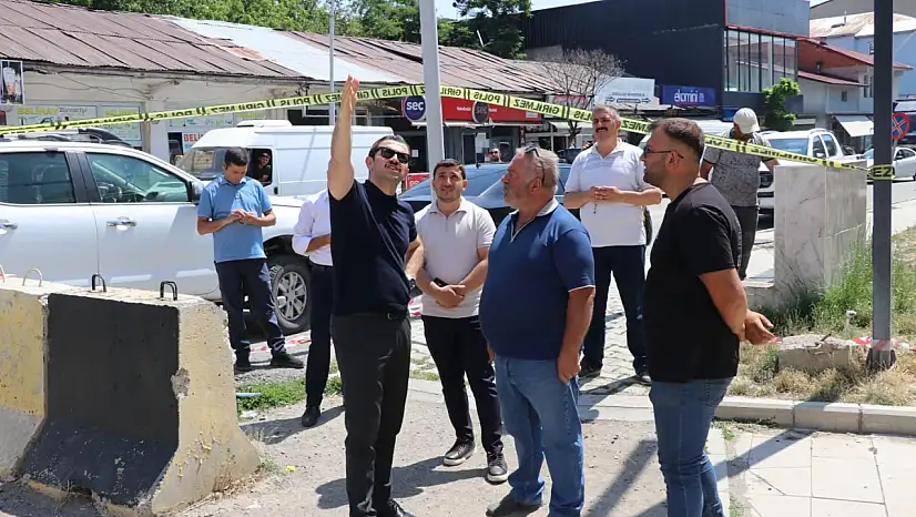 Tutak'ta eski Hükümet Konağı'nın yıkım süreci yerinde incelendi