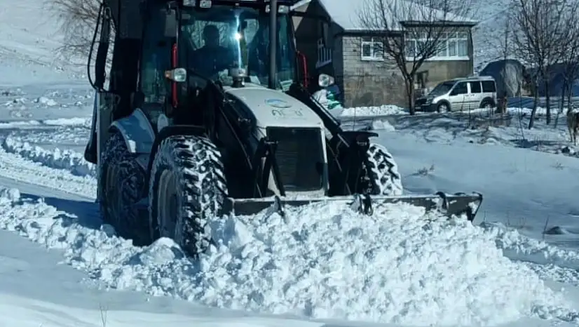 Tutak'ta karla mücadele çalışmaları sürüyor