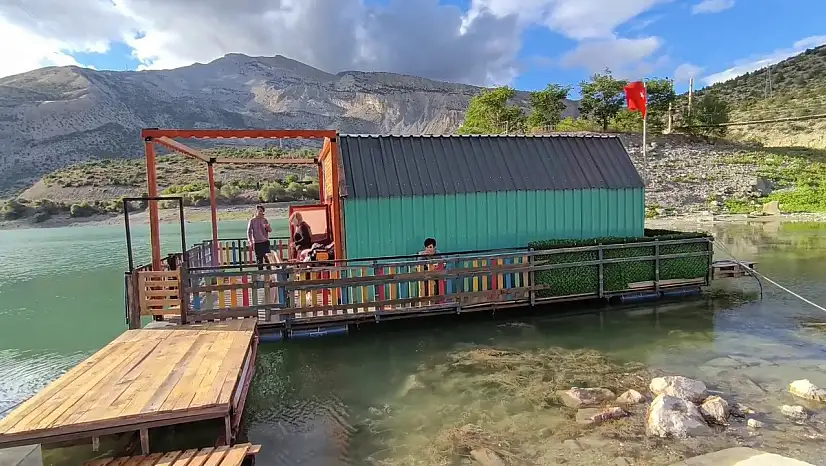 Uzundere'de Yüzen Ev Projesi, Tortum Gölü'nde Yeni Turizm Cazibesi Olmaya Hazırlanıyor