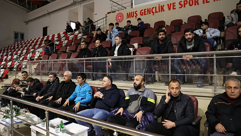 Vali Avni Çakır, Lalezar Spor'un Galibiyetini Tribünden Takip Etti