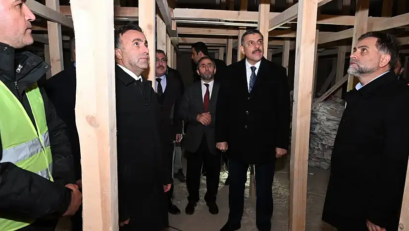 Vali Çiftçi, Erzurum Fetih Camii'nde devam eden restorasyon çalışmalarını inceledi