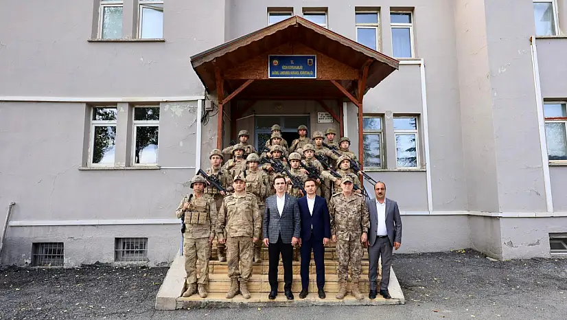 Vali Karakaya'dan Hizan'da Jandarma ve Güvenlik Korucularına Ziyaret