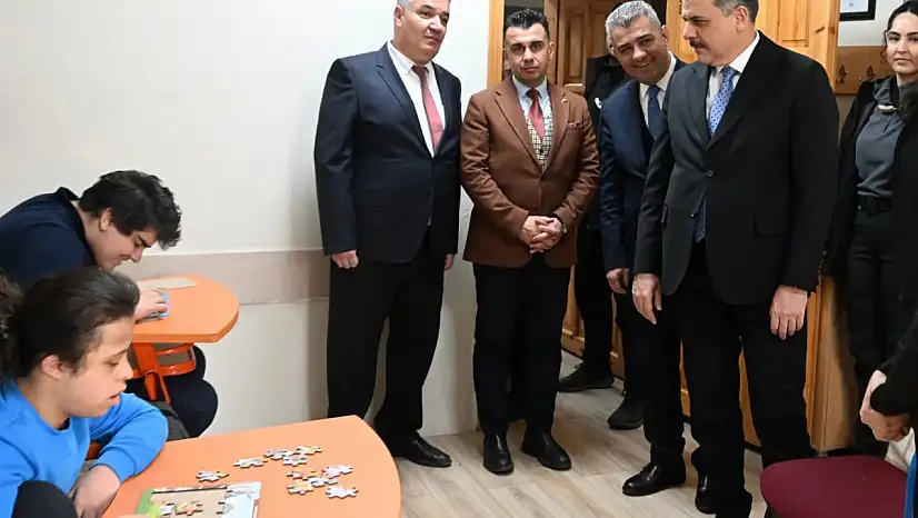 Vali Mustafa Çiftçi'den Erzurum Özel Eğitim Uygulama Okulu'na Anlamlı Ziyaret