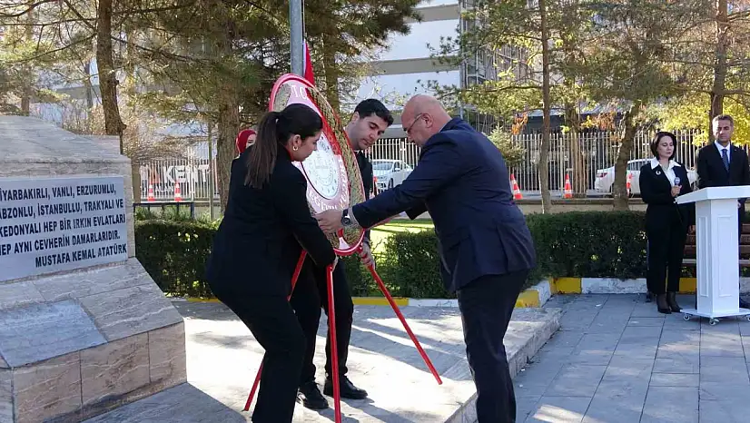 Van'da 24 Kasım Öğretmenler Günü coşkuyla kutlandı, başarılar dilediler!