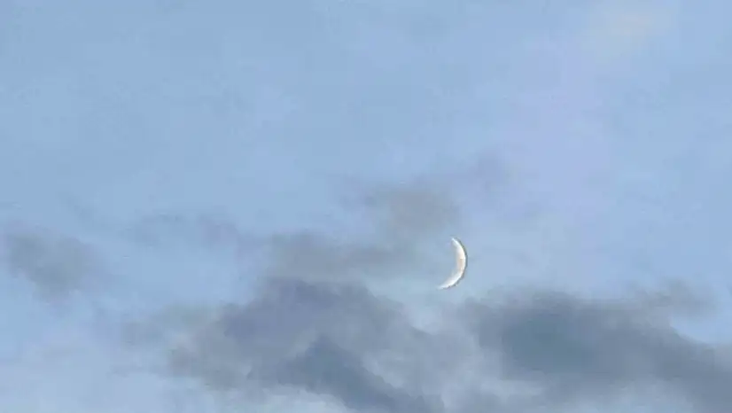 Van'da Akşam Hilali Kartpostallık Görüntüler Sunuyor