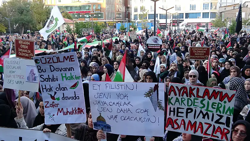 Van'da binlerce kişi Filistin için yürüdü