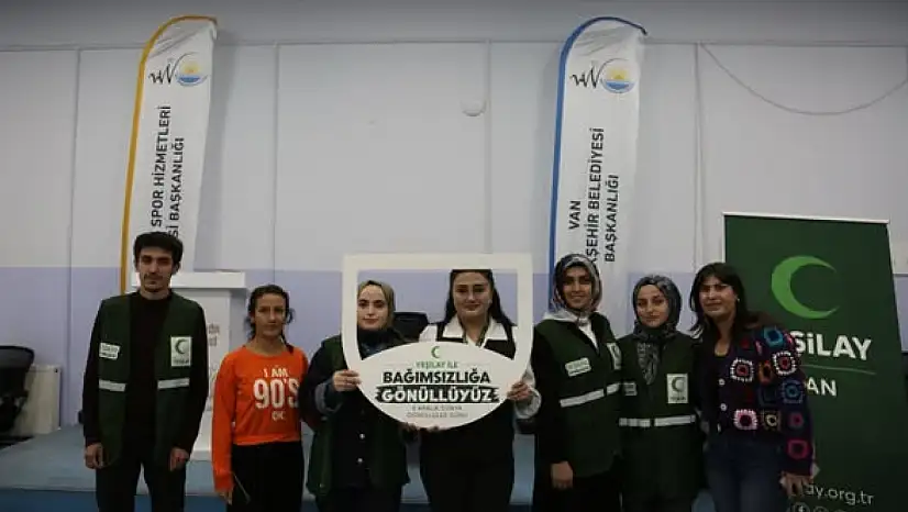 Van'da Dünya Gönüllüler Günü Kutlandı: 'Bağımsızlığa Gönüllüyüz'