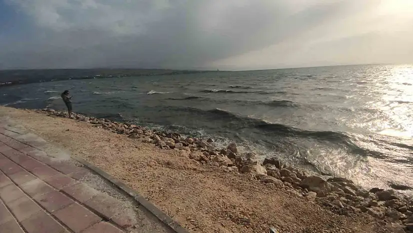 Van'da Fırtına Etkili Oldu: Dalgalı Van Gölü Sahilinde Görüntüler Dram Yarattı