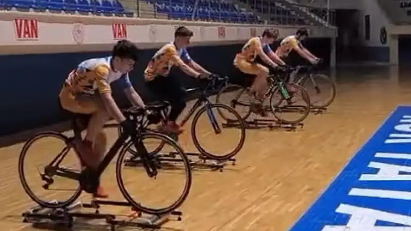 Van'da Salonda Pedallar Full Gaz: Kışa Rağmen Antrenmanlar Sürüyor