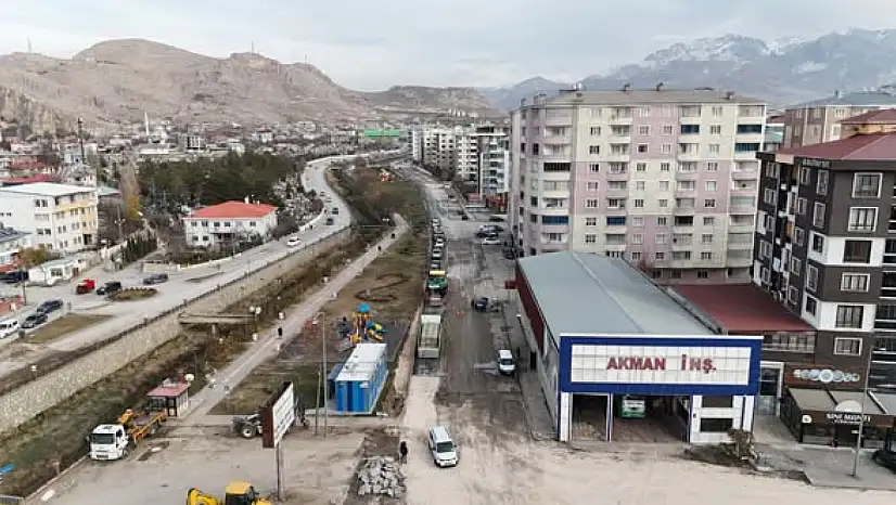Van'da Trafiği Rahatlatacak Tek Yön ve Kavşak Düzenlemeleri Sürüyor