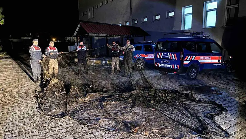 Van'da yapılan denetimlerde 1 ton canlı inci kefali ve 100 metre manyat ağı ele geçirildi