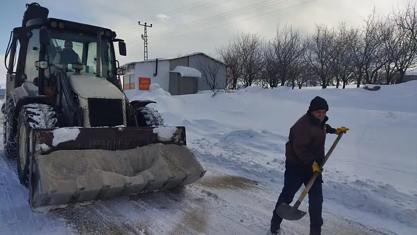 Van Erciş Belediyesi'nden Ağyol Tepesi'nde Tuzlama Çalışması
