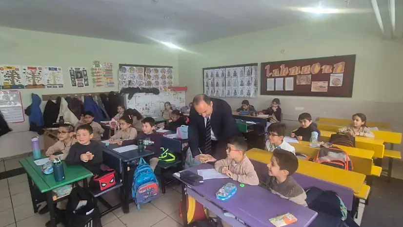 Van Erciş İlçe Milli Eğitim Müdürü Mehmet Şakir Deniz Okul Ziyaretlerini Sürdürüyor