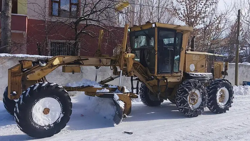 Van Erciş Latifiye Mahallesi'nde Karla Mücadele Çalışmaları Aralıksız Sürüyor