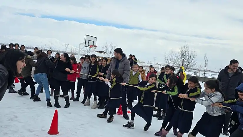 Van Erciş'te Dönem Sonu Kültür, Sanat ve Spor Haftasında Aile ve Oyun Uygulaması