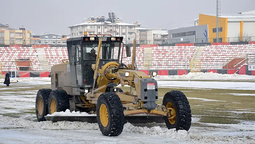 Van Spor'un maçına 2 gün kala stadyumda kar temizliği