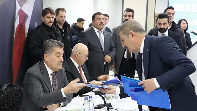 Van TSO Başkanı Necdet Takva, 'Van İli Raporları'nı Bakan Yardımcılarına Takdim Etti