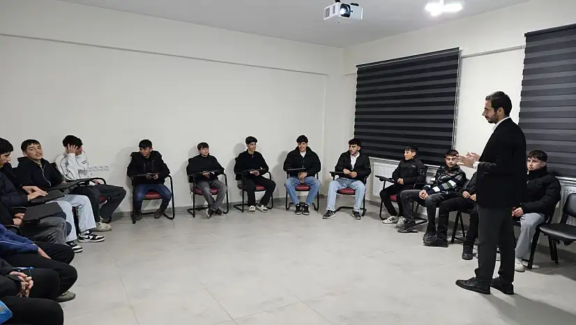 Varto'da 'Gençliğe Değer Projesi' Kapsamında Değerler Eğitimi Sohbeti