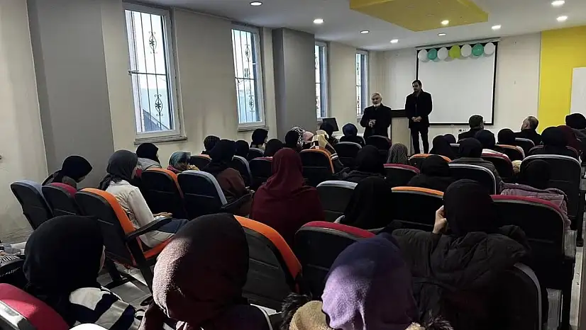 Varto'da Hafızlık Eğitimi Konferansı Düzenlendi