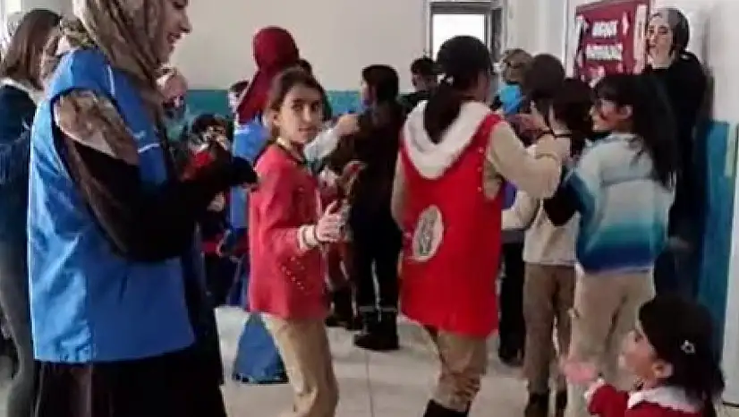 Yakutiye Gençlik Merkezi Gönüllülerinden Köprüköy'de Anlamlı Ziyaret