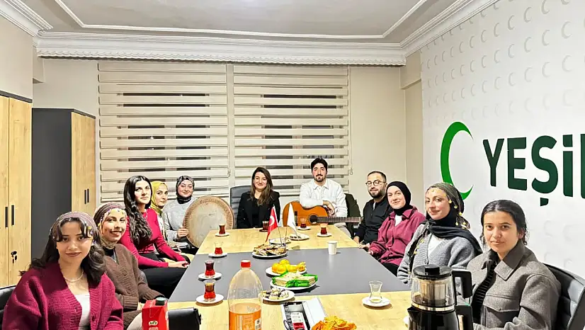 Yeşilay Kars Gençlikten Renkli Buluşma: Mikrofon Sende Etkinliği Büyük İlgi Gördü