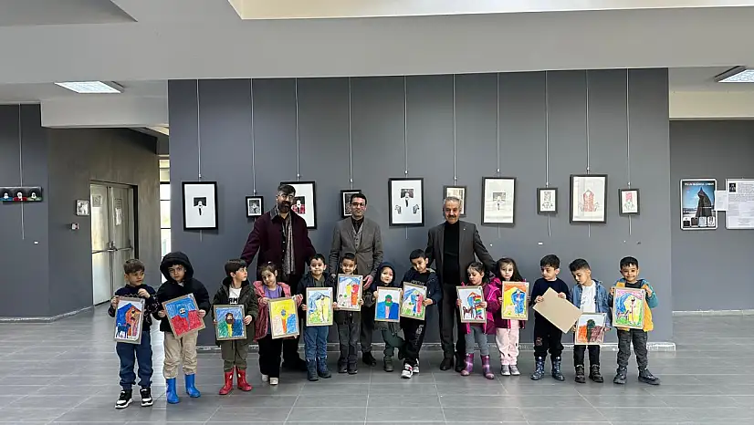'Yolun Başında: Çoban' sergisi minik sanatseverlerin ziyaretiyle renkli anlara sahne oldu