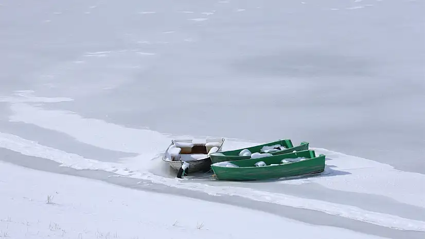 Zernek Barajı tamamen dondu